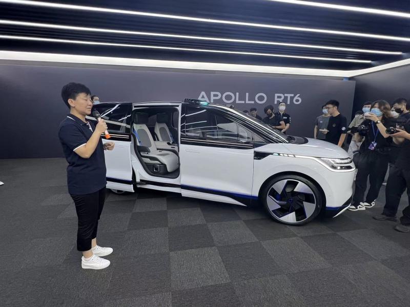 半两财经 | 百度无人车体验：仅支持固定点位上下车，大部分车辆方向盘后有安全员