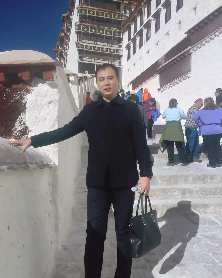 父女似“爷孙”，妻子调侃回应：从朱亚文到猪八戒的进化过程