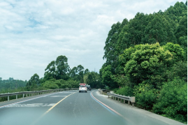 乐山在全省率先自主开展农村公路自动化检测