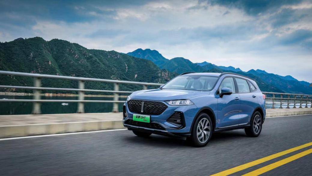 封车讯｜防遗留儿童窒息神器诞生：当车外温度高于23°，魏牌拿铁的天窗将自动翘起