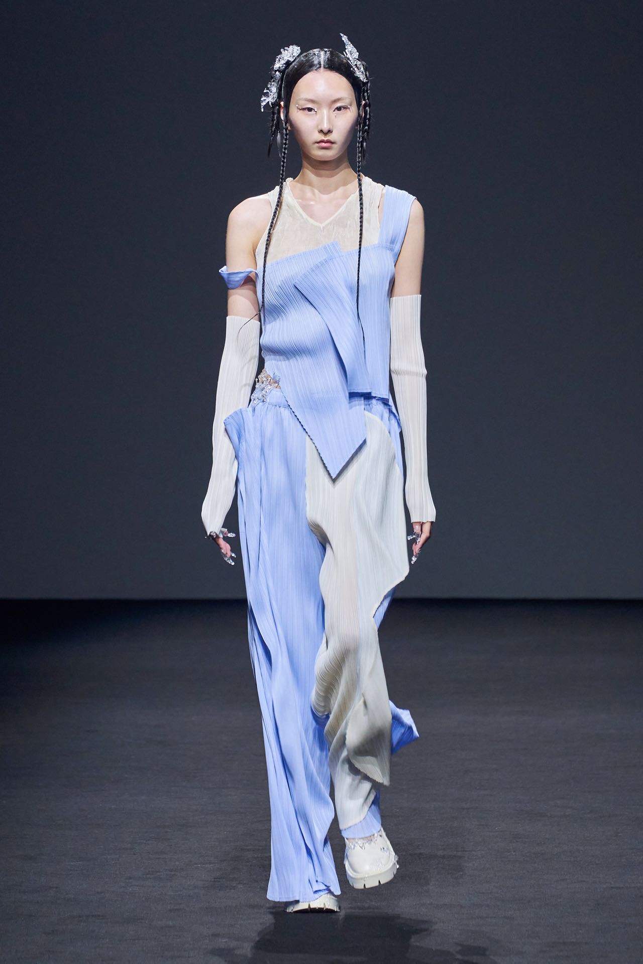 做时代的漫游者,去往未来度假|上海时装周