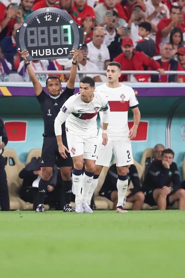 告别世界杯，C罗哭了！摩洛哥淘汰葡萄牙，创造非洲奇迹