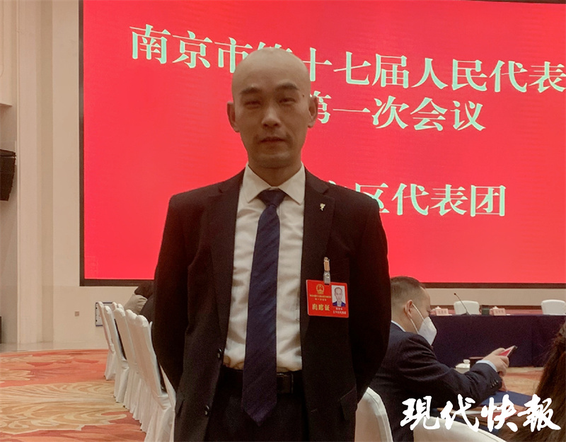 80后外卖小哥当选南京市人大代表，建议完善骑手社保制度