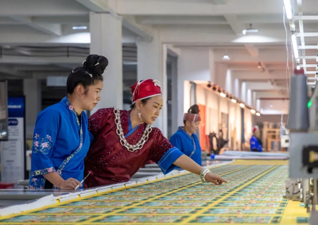 两代人的苗绣故事