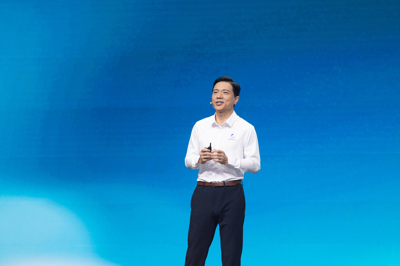 百度李彦宏：DeepSeek又慢又贵，处理形式单一，幻觉率较高
