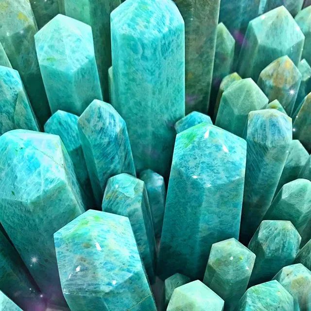 穿搭没亮点？那可能是你少戴了这抹色彩！