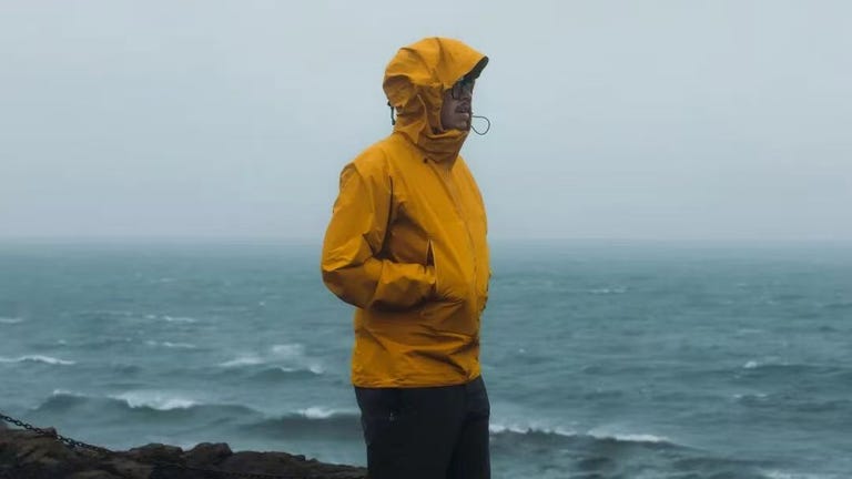 中国职男的冲锋衣穿搭风，越刮越猛