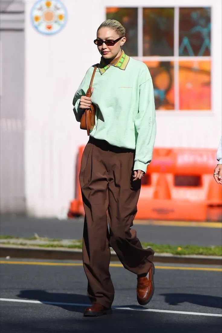 穿搭没亮点？那可能是你少戴了这抹色彩！