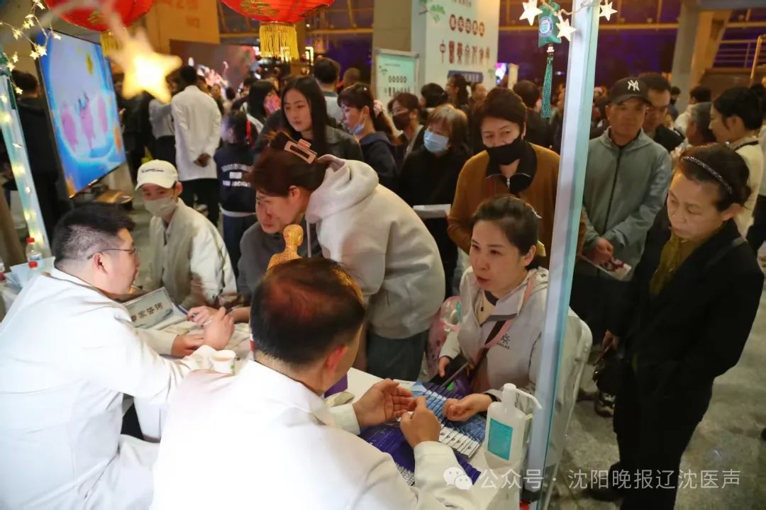 AI智能机器人搭档名医把脉 市肛肠医院中医夜市特色诊疗获市民点赞