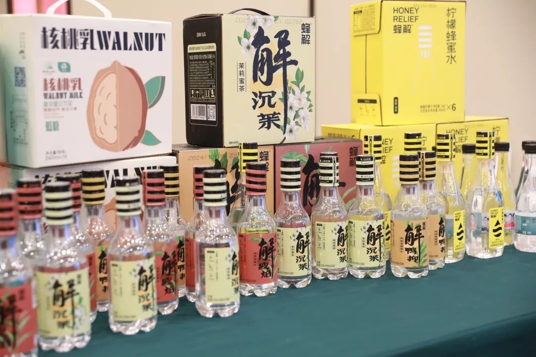 烤核桃、蜂蜜水、板栗仁…“秦岭记忆”名特优新产品亮相海南