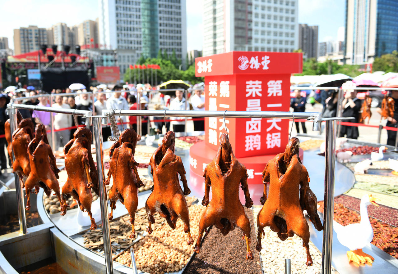 荣昌小城流量“嫁接术”：一只卤鹅撬动290150只