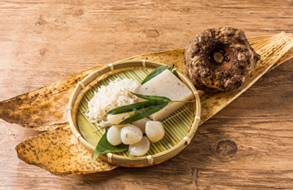 年轻人“赎罪式零食”爆火，吃出三只牛股