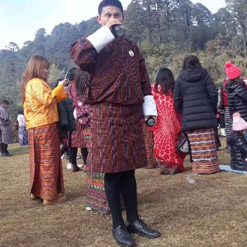 城里待不住了隐居村里