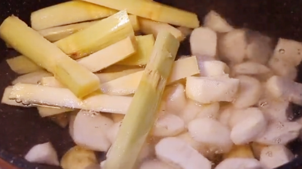 圖片[5]-【甘蔗雪梨糖水】做法步驟圖 清甜多汁 大人孩子常喝喉嚨舒服-起舞食譜網(wǎng)