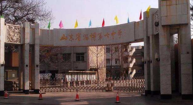 临淄区当年只有一所市属高中—淄博七中,为了增强区属高中的竞争