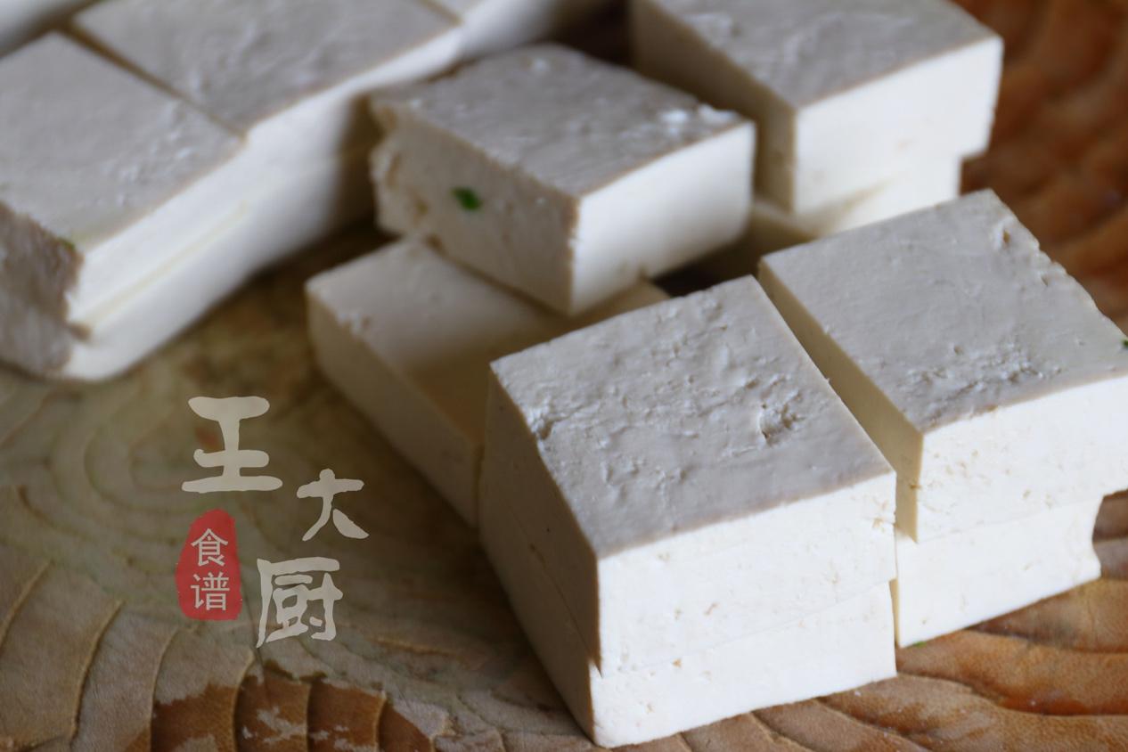 豆腐焖金针菇做法，适合夏天经常吃的焖菜——金针菇焖豆腐