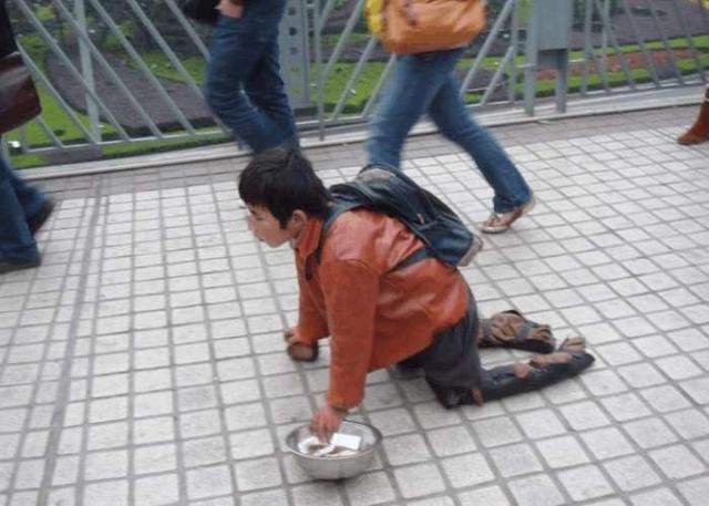 梅姨杀小孩过程(梅姨砍过小孩儿的头吗)