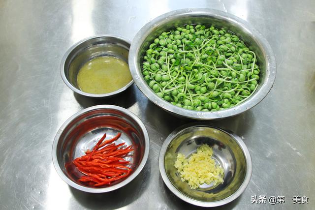  豆芽焯水几分钟熟，豆芽需要焯水几分钟再炒（看看厨师做菜时都放啥调料） 