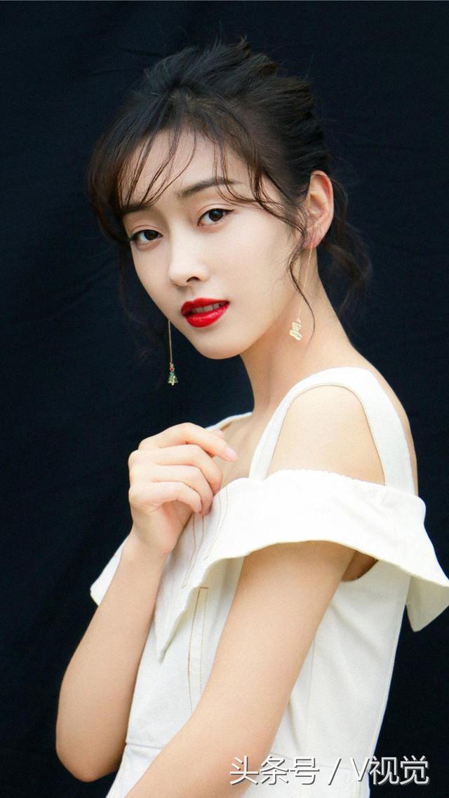 邬靖靖在《血誓》中饰 邱九妹.杜若溪在《血誓》中饰 覃岚.