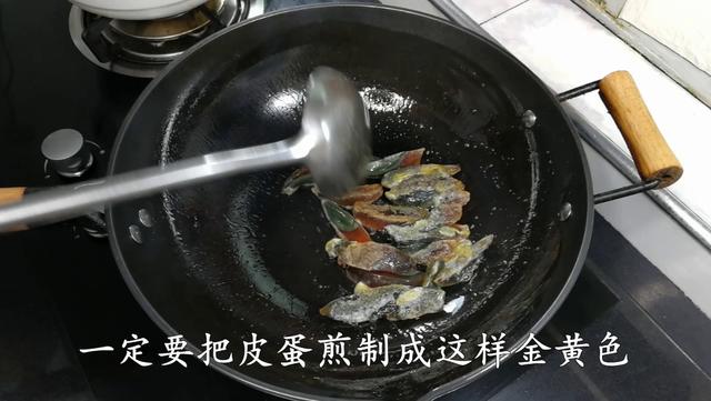 皮蛋黄瓜汤怎么做，黄瓜皮蛋汤最正宗做法（饭店大厨教你一个详细的做法）