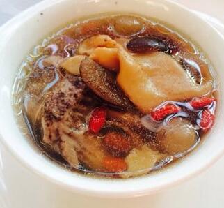 【花膠燉乳鴿】做法步驟圖 手腳冰涼 身體暖和好過冬！-起舞食譜網