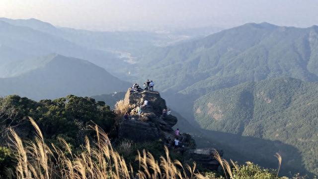 让我们一起穿越一千多米的高山芦苇荡，前往小九寨沟