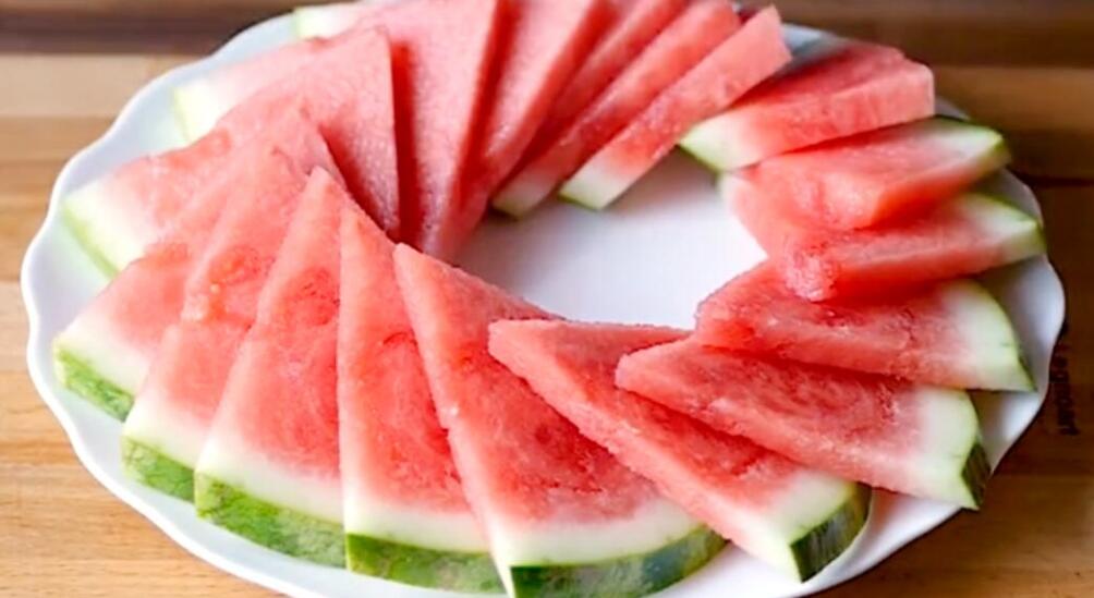 图片[2]-这5种切西瓜方法 简单吃完不脏手 大家都夸聪明-起舞食谱网