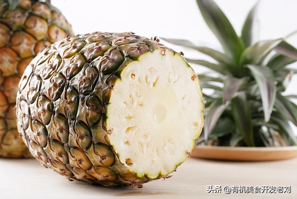 凤梨怎么削皮（简单快捷菠萝削皮方法）
