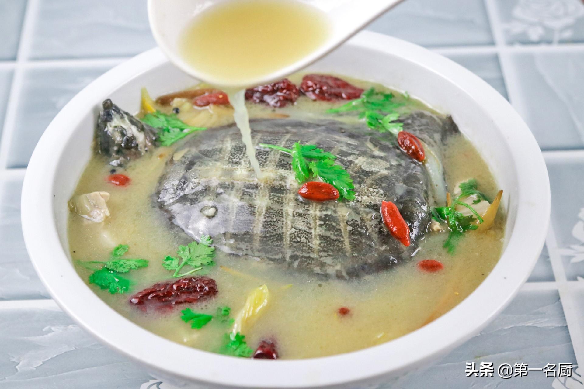 甲鱼汤做法(甲鱼煲汤放什么材料)