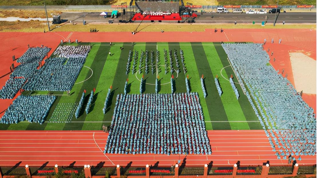 安徽省医学高等专科学校(安医专新桥校区举行2021级新生军训汇报表演