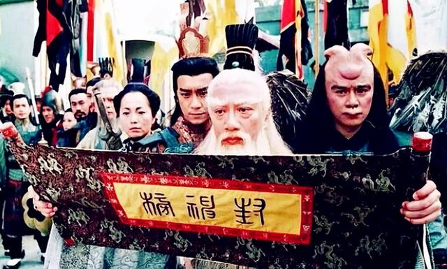 封神演义中,杨戬两次去火云洞见三皇,为何唯独轩辕黄帝不说话?