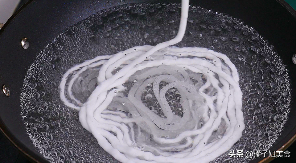 圖片[6]-家庭自制土豆粉條秘訣！4元成本Q彈爽滑 比外賣省錢又放心-起舞食譜網