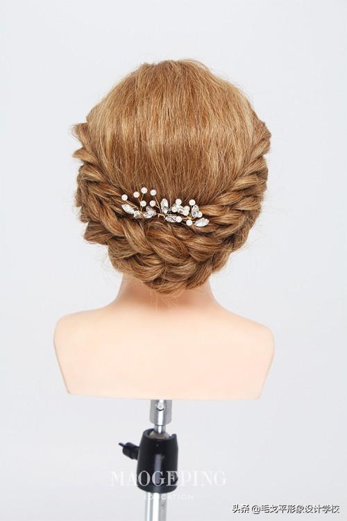 还不会盘发?快跟着学起来吧