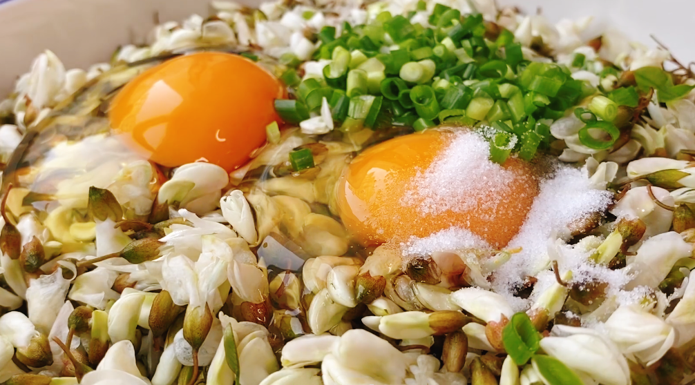 圖片[3]-【槐花雞蛋餅】做法步驟圖 鮮香入味 好吃又解饞-起舞食譜網