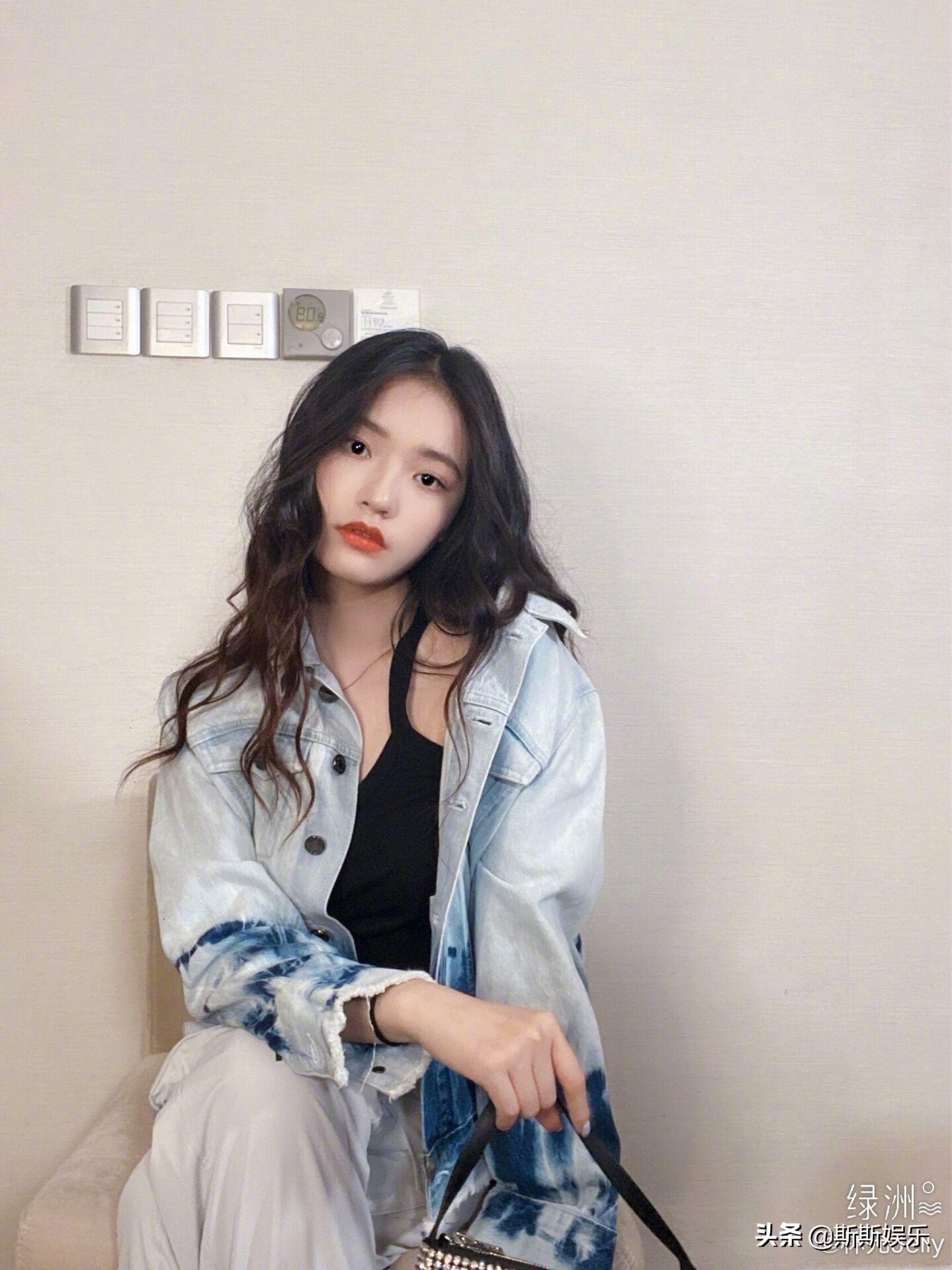 周峻纬老婆唐宁(被英年早婚的周峻纬保护的很好)