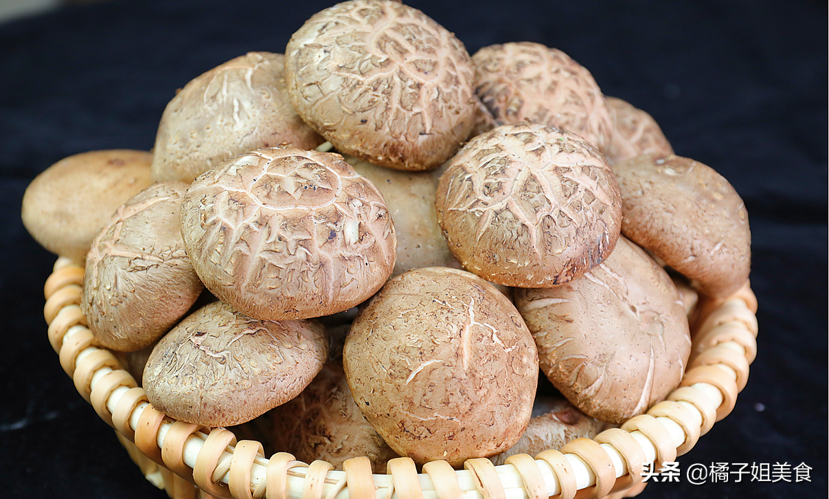 【油炸香菇】做法步驟圖 外酥里嫩 連孩子都搶著吃！-起舞食譜網