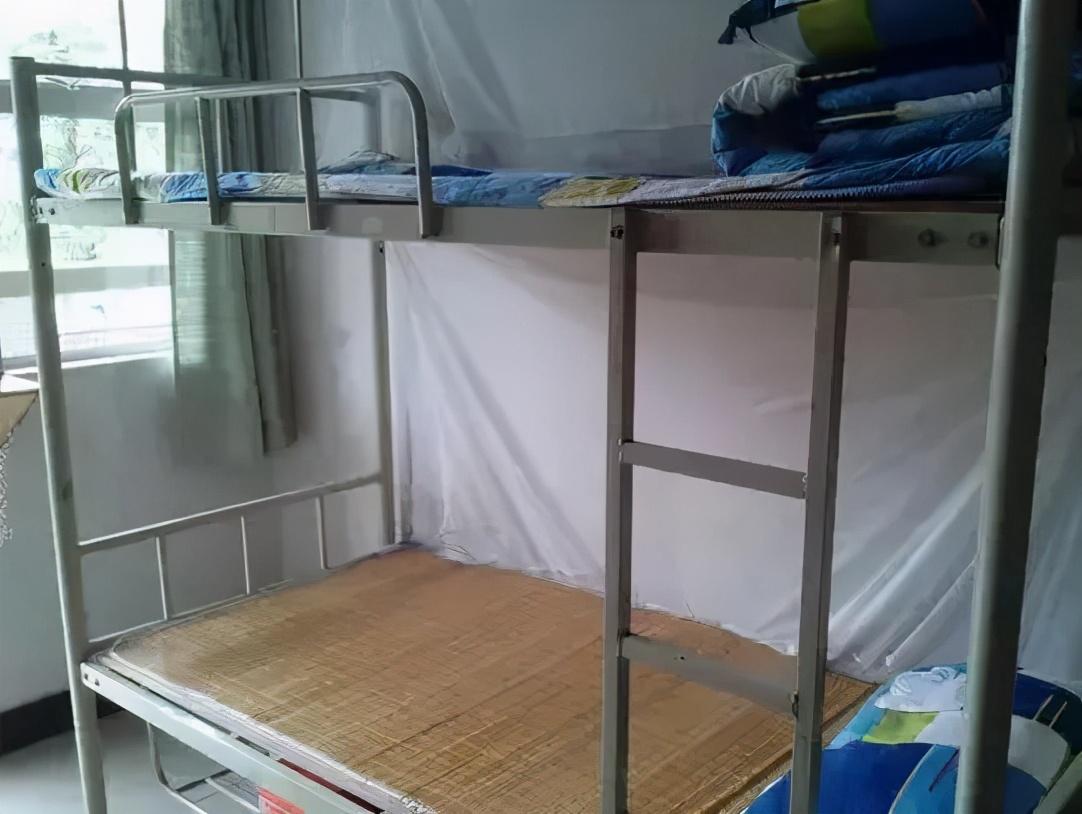 1,白云广附实验学校【宿舍条件】10人间,可申请住宿或走读【学住宿费