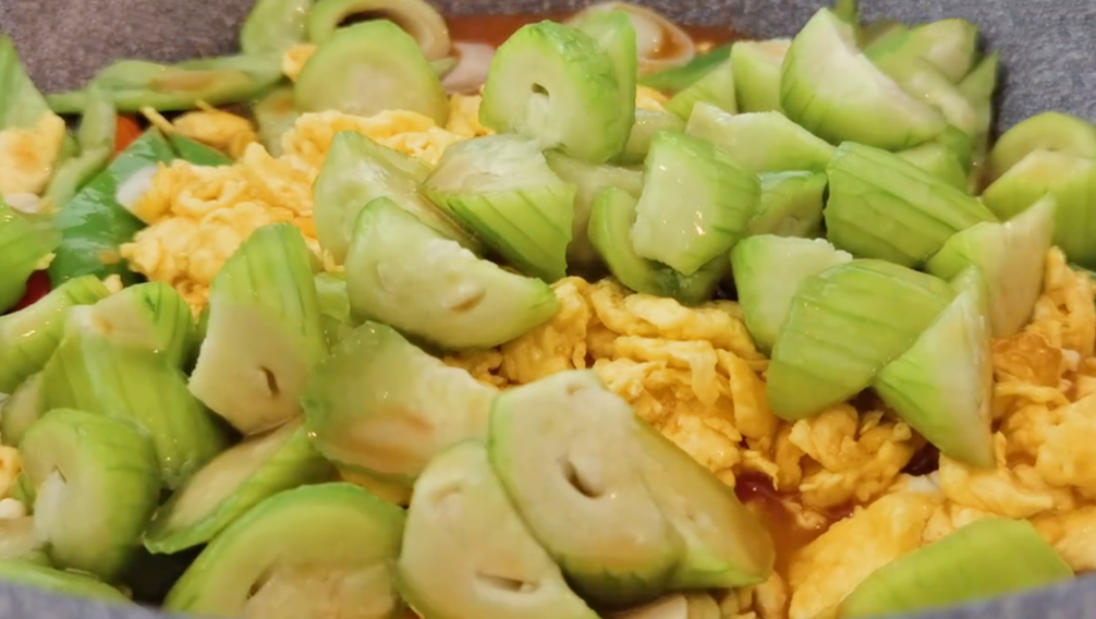 圖片[6]-【絲瓜炒雞蛋】做法步驟圖 顏色翠綠不發黑 嫩滑多汁特下飯-起舞食譜網