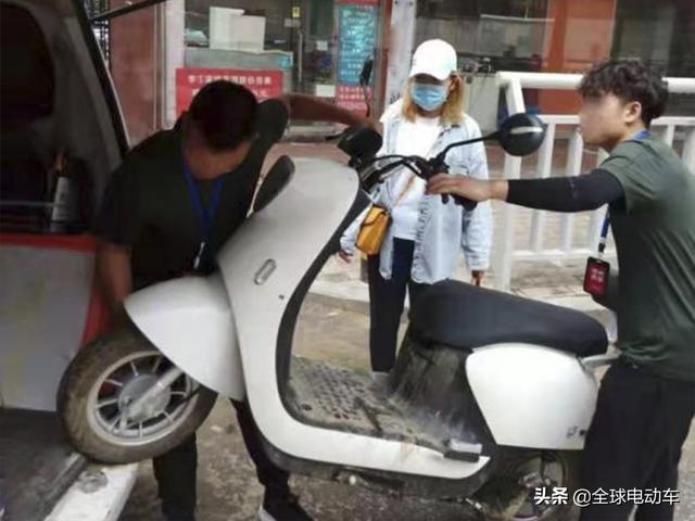 电动车淋雨会坏吗，电动车淋雨或泡水后还能骑吗