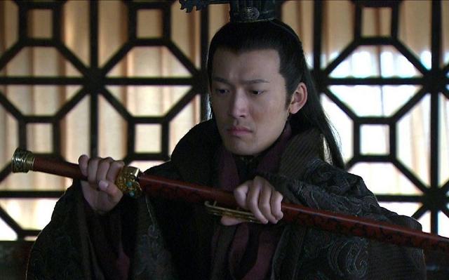 孙权称帝时,官职最高的文臣,武将分别是谁?