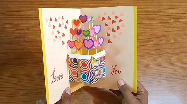 创意源于生活,细节决定品质,今天为大家分享如何制作立体节日贺卡的