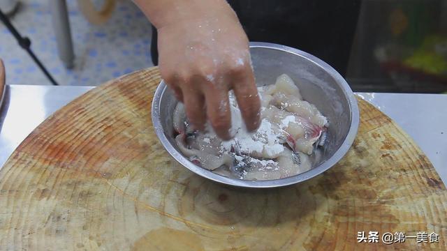 水煮鱼的做法大全，不辣的水煮鱼的家常做法（厨师长教你做水煮鱼）