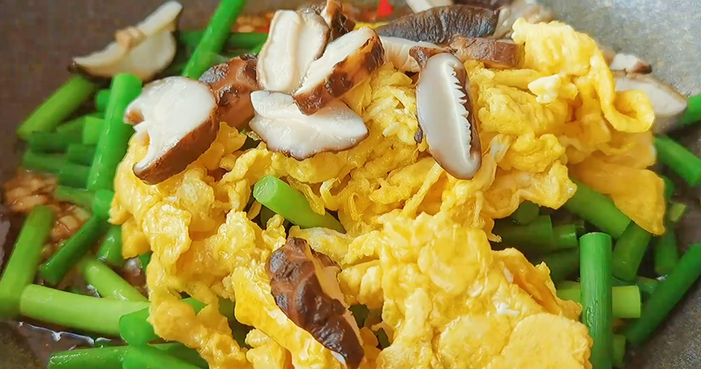 图片[6]-【蒜苔炒鸡蛋】做法步骤图 营养不流失 脆嫩又入味-起舞食谱网