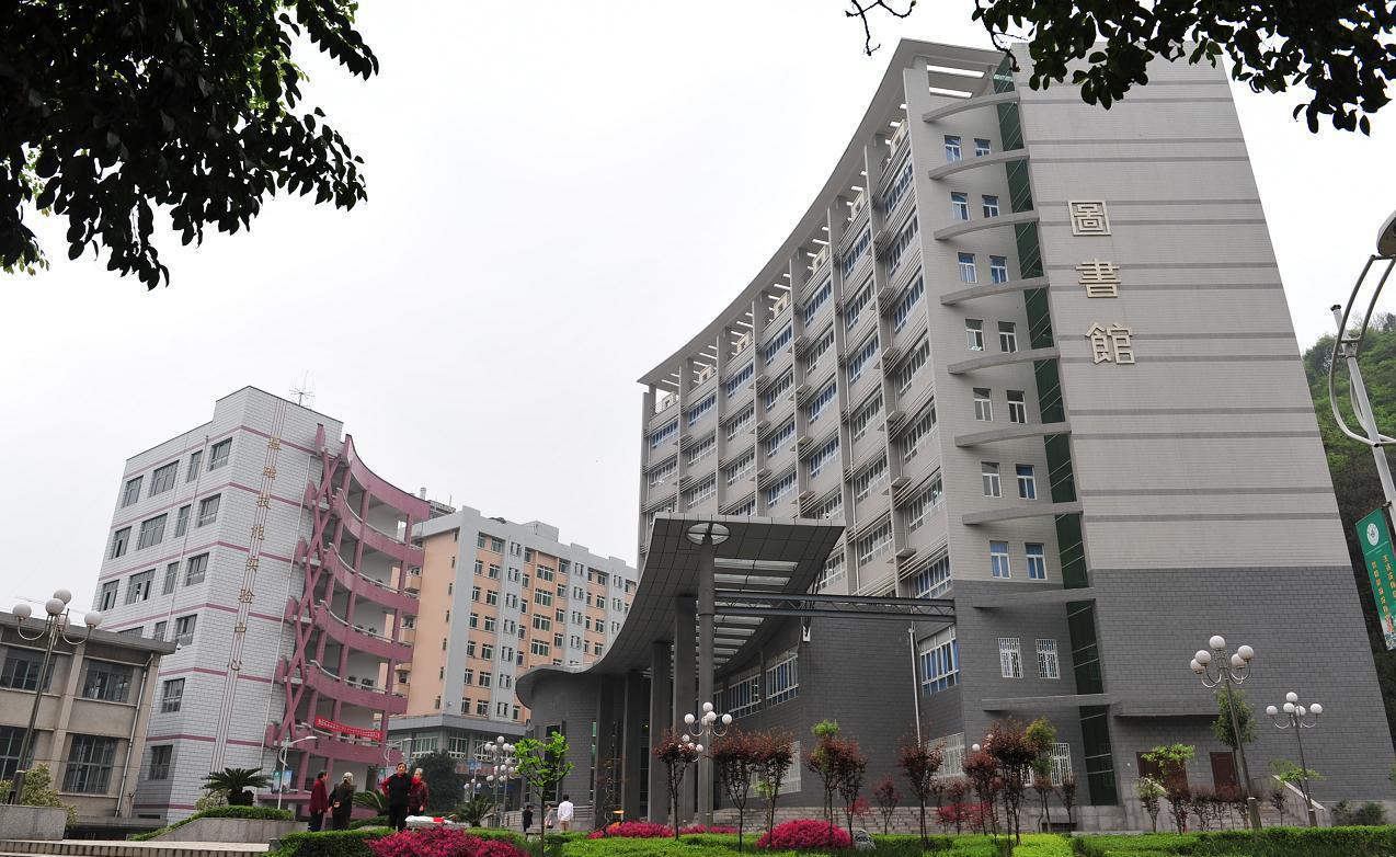 1,遵义医科大学遵义医科大学原关东医学院创建于1947年,1949年并入