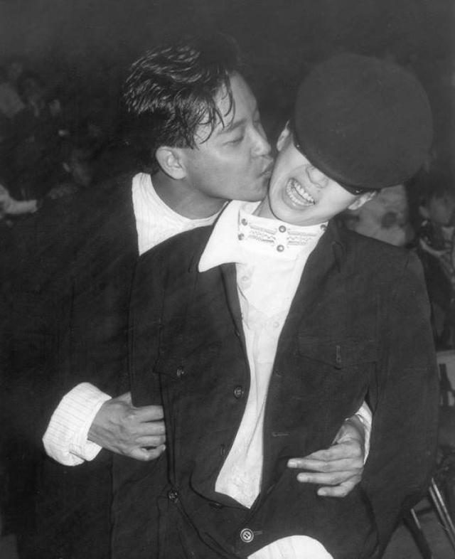 张国荣为什么跳楼(张国荣从24楼跳下记者拍的照片)