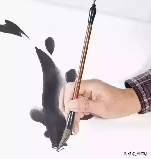 金鱼画法步骤图解,国画写意鲤鱼、金鱼的画法 金鱼画法步骤图解,国画写意鲤鱼、金鱼的画法