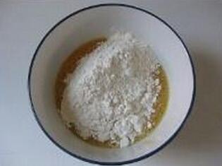 圖片[2]-【蔥花雞蛋餅】做法步驟圖 一攪一攤 10分鐘搞定美味早餐！-起舞食譜網(wǎng)