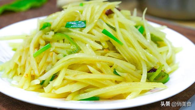 土豆怎么炒好吃，怎么炒土豆最好吃又简单（什么时候放醋是关键点）