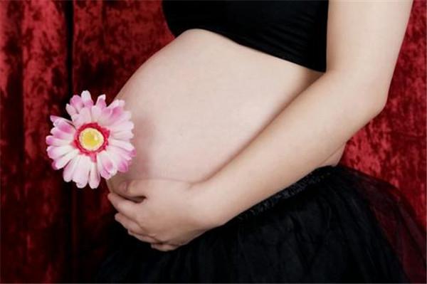 婆婆看到儿媳的肚子有点"犯愁"