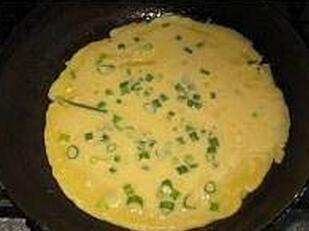 圖片[4]-【蔥花雞蛋餅】做法步驟圖 一攪一攤 10分鐘搞定美味早餐！-起舞食譜網(wǎng)